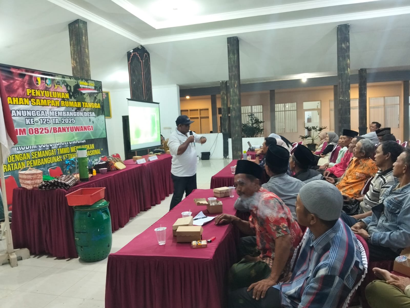 Satgas TMMD 125 Kodim 0825/Banyuwangi Gelar Penyuluhan Pengolahan Sampah Rumah Tangga di Siliragung