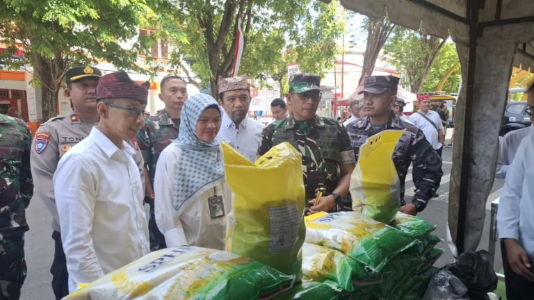 Dandim 0825/Banyuwangi Hadiri Gerakan Pangan Murah Serentak di Taman Blambangan