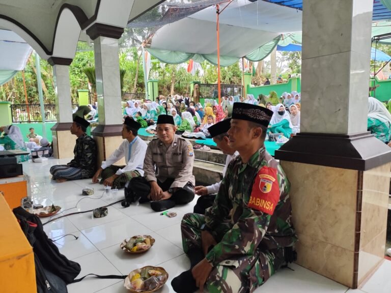 Babinsa Jambesari Hadiri Pertemuan Muslimat & Fatayat NU Giri: TNI Aktif Jaga Harmoni Sosial dan Dukungan Moral untuk Komunitas Keagamaan