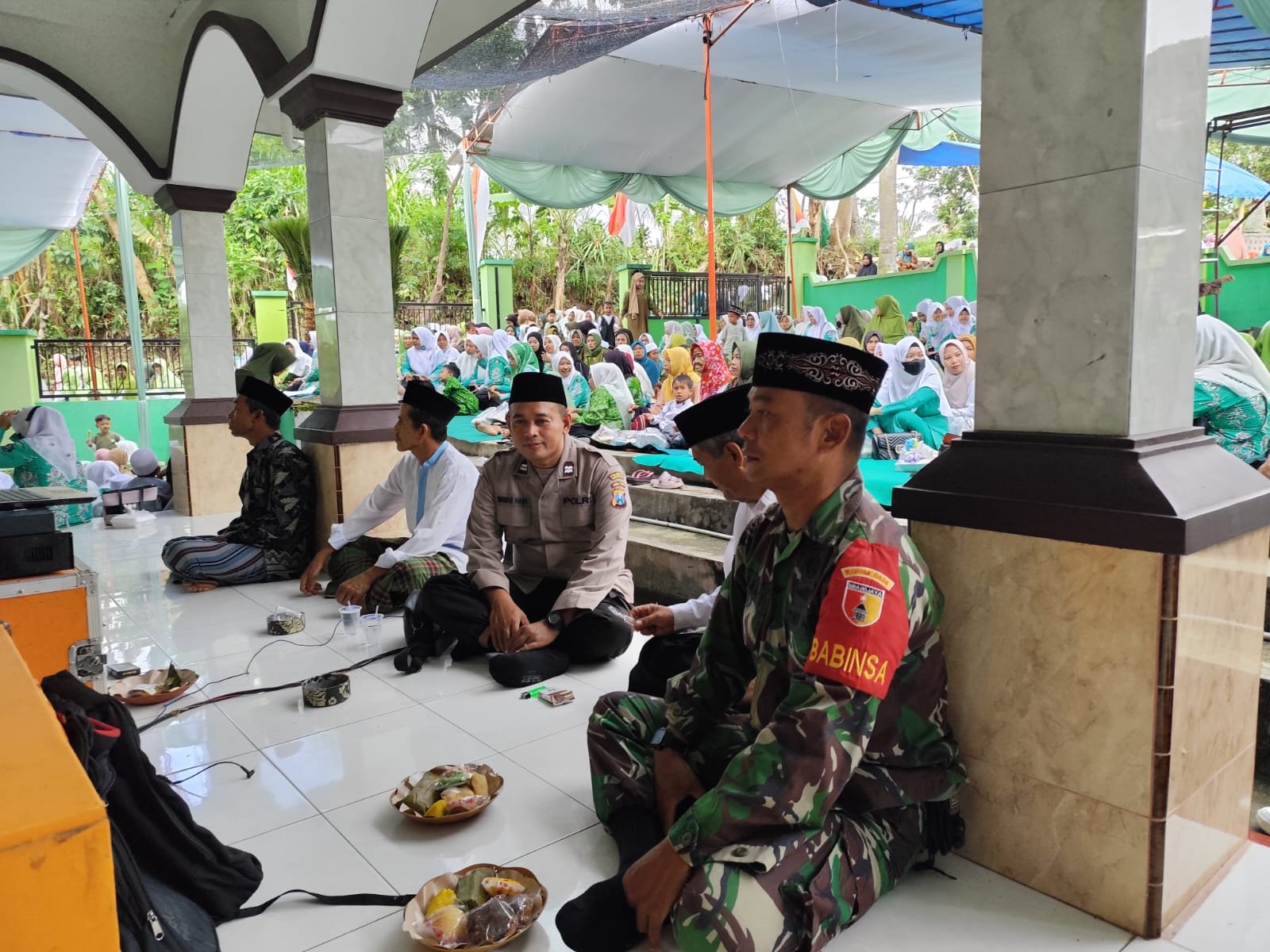 Babinsa Jambesari Hadiri Pertemuan Muslimat & Fatayat NU Giri: TNI Aktif Jaga Harmoni Sosial dan Dukungan Moral untuk Komunitas Keagamaan
