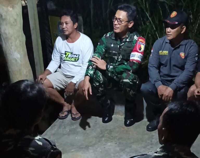 Suasana malam di Desa Lebakharjo, Kecamatan Ampelgading, Kabupaten Malang, Jawa Timur