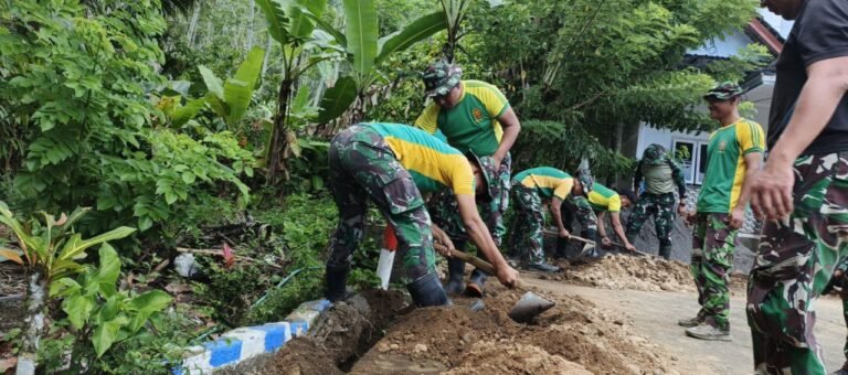 Pengerjaan jalur pipanisasi oleh Satgas TNI Manunggal Membangun Desa (TMMD) ke-126 Kodim 0818/Malang-Batu terus menunjukkan kemajuan signifikan. Memasuki hari ketiga pasca pembukaan TMMD, anggota Satgas dari satuan Yon Armed dengan semangat tinggi melanjutkan pekerjaan fisik di lapangan, tepatnya di Desa Lebakharjo, Kecamatan Ampelgading, Kabupaten Malang.