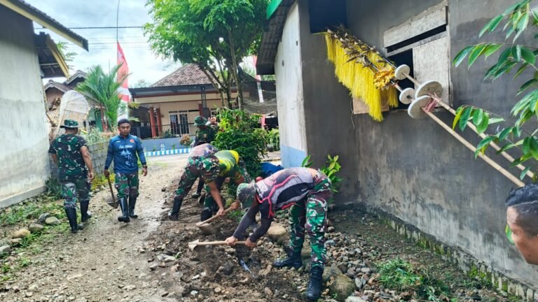 Semangat pantang menyerah terus ditunjukkan oleh anggota Satuan Tugas TNI Manunggal Membangun Desa (TMMD) ke-126 Kodim 0818/Malang-Batu dalam melaksanakan pembangunan di wilayah pedesaan