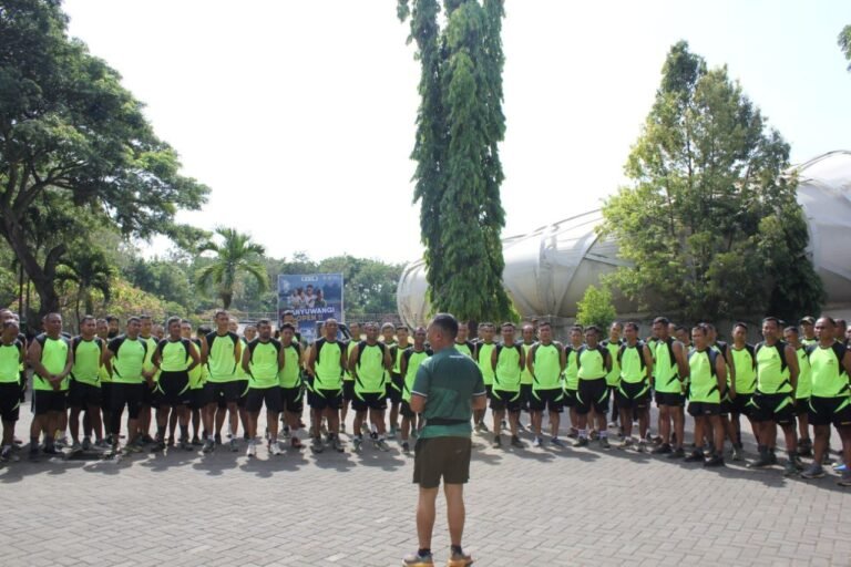 Tingkatkan Kebugaran Prajurit, Kodim 0825/Banyuwangi Gelar Tes Kesamaptaan dan Renang Dasar Militer