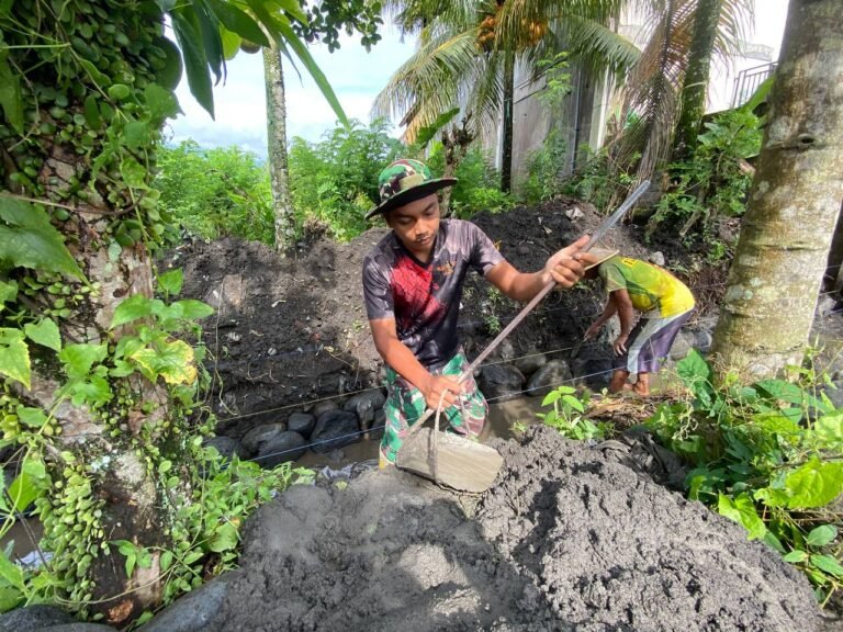 Kegiatan TNI Manunggal Membangun Desa (TMMD) ke-126 Kodim 0818/Malang-Batu terus berlanjut dengan semangat gotong royong.