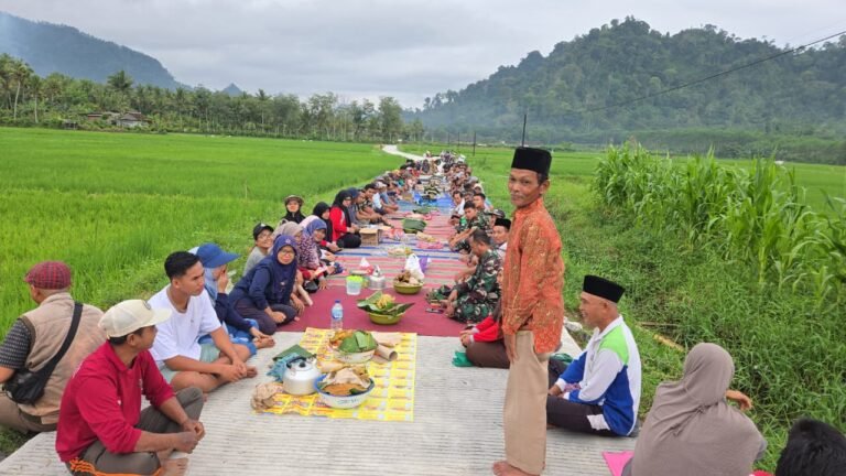 Jalan rabat beton sepanjang Jalan Usaha Tani yang menjadi dambaan warga akhirnya rampung 100 persen melalui program TNI Manunggal Membangun Desa (TMMD) ke-126