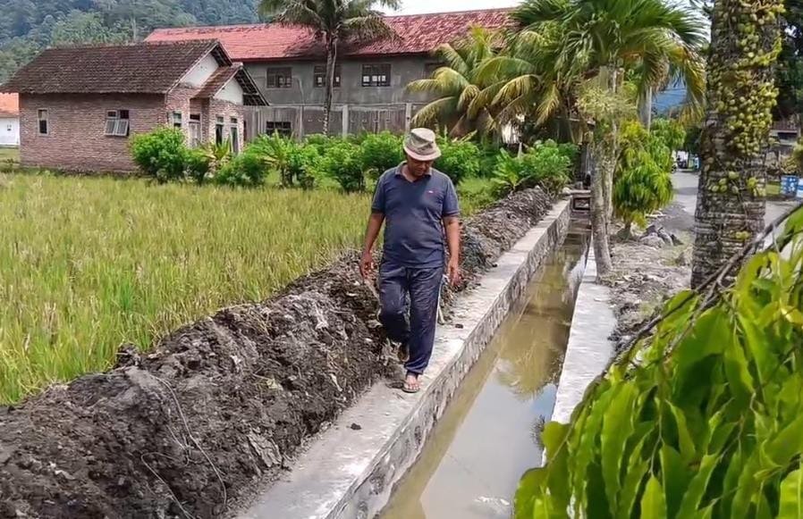 menunjukkan prestasi. Satgas TNI Manunggal Membangun Desa (TMMD) ke-126 awalnya menargetkan sepanjang 200 meter, kini berhasil diselesaikan dengan hasil over prestasi mencapai 216 meter