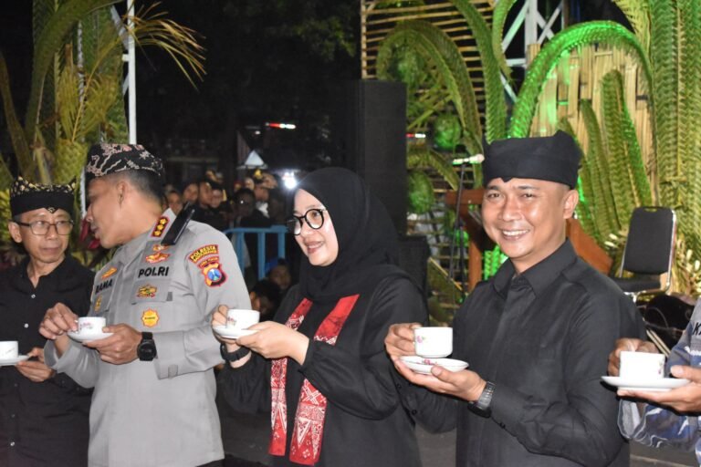 Kodim 0825/Banyuwangi Hadir Hangatkan Malam Ngopi Sepuluh Ewu Cangkir: Dandim Tryadi Indrawijaya, “Seteguk Kopi Satukan Rakyat dan TNI