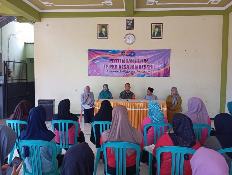 Babinsa dan Warga Kompak, PKK Jambesari Bahas Program Pemberdayaan Keluarga di Aula Desa