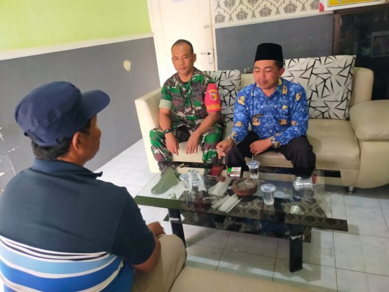 Babinsa Jambesari Gelar Komsos Pagi Hari, Bahas Penguatan Sinergi Tiga Pilar Desa