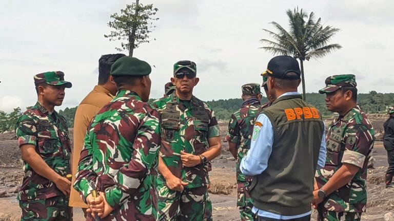 Pangdam V/Brawijaya Tekankan Kesiapsiagaan Prajurit Saat Tinjau Posko Tanggap Darurat Semeru