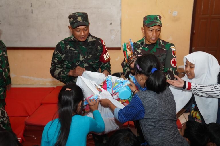 Pastikan Warga Tertangani dengan Baik, TNI AD Lanjutkan Penanganan Bencana Semeru