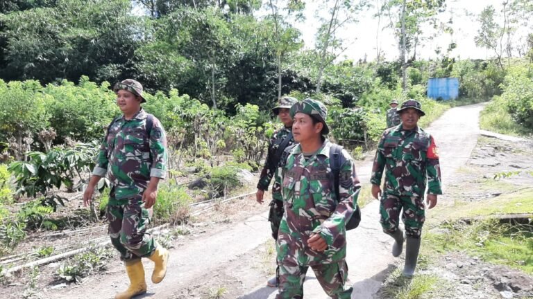 Bangun Ketahanan Psikologis, TNI Kodim 0821 Sambangi Warga Sumberlangsep Yang tidak Terdampak