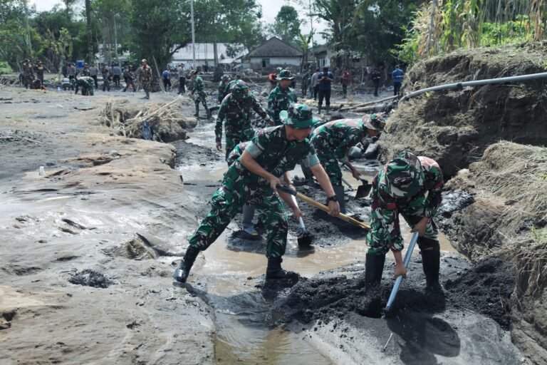 Karya Bhakti Korem 083/Bdj Diikuti 550 Personel di Supiturang, Wujud Kepedulian TNI AD Pasca Bencana