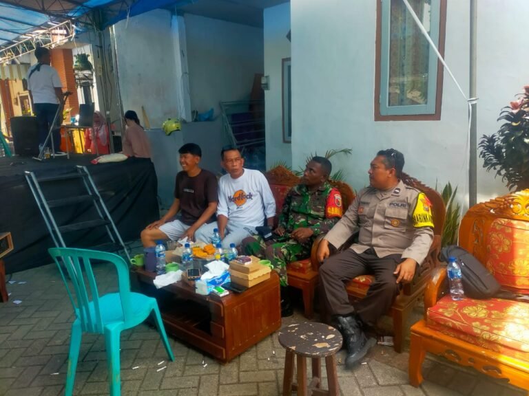 Perkuat Kemitraan dan Kemanunggalan TNI dengan Rakyat, Babinsa Kelurahan Giri Gelar Komsos di Lingkungan Payaman