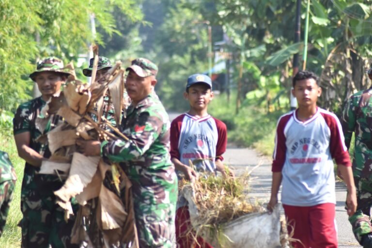 Lingkungan Bersih Dimulai dari Kita” Pesan TMMD Pasuruan Lewat Aksi Nyata