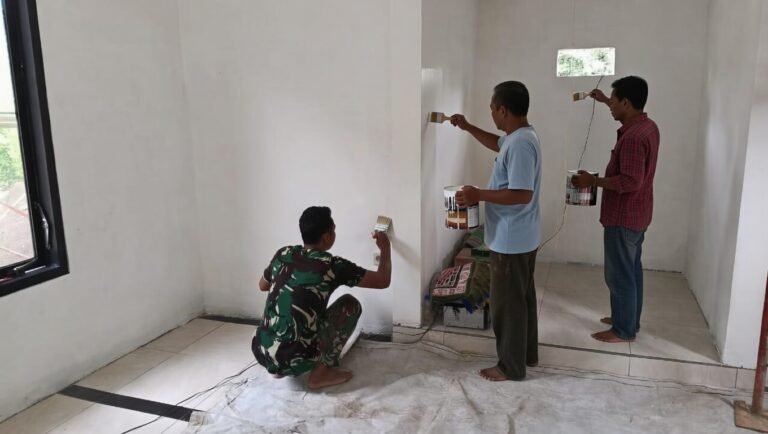 *Bersama Warga, TMMD Ke-127 Rampungkan Renovasi Mushola*