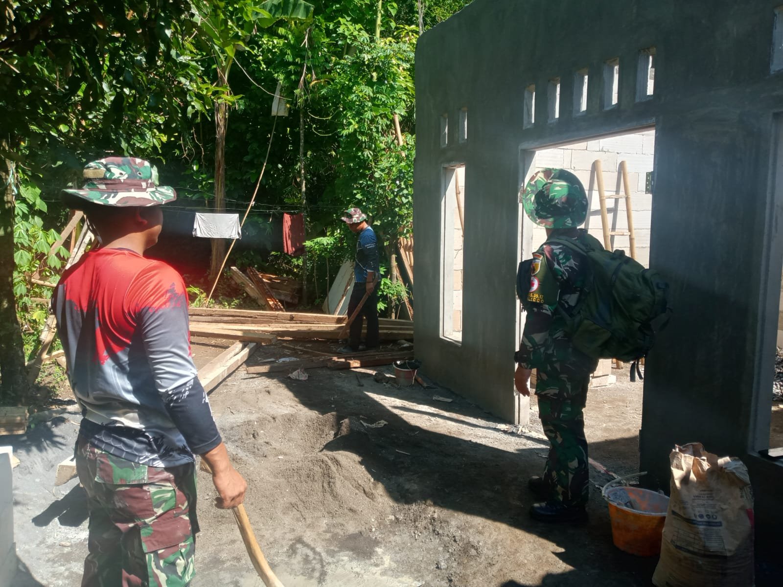 Keterlibatan Poliklinik Kesehatan (Polkes) TNI AD 05-09-17 Probolinggo dalam kegiatan TNI Manunggal Membangun Desa (TMMD) ke-128 Tahun 2026