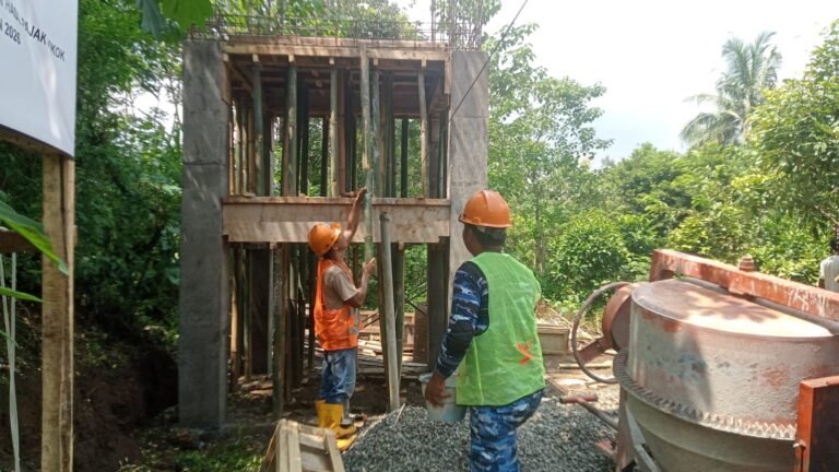 TMMD ke-128 Bangun Jaringan Perpipaan Air Bersih di Desa Brabe, Progres Capai 40 Persen PROBOLINGGO — Program TNI Manunggal Membangun Desa (TMMD) ke-128 yang dilaksanakan di Desa Brabe, Kecamatan Maron, Kabupaten Probolinggo