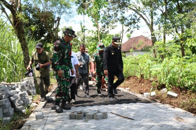 Satgas TMMD ke-128 Berikan Harapan Baru bagi Warga Dusun Klagin Desa Brabe.