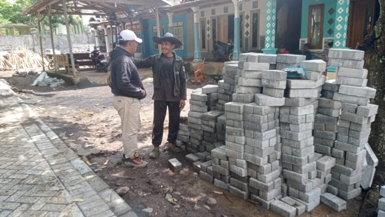TMMD ke-128 di Probolinggo Perbaiki Akses Dusun Klagin Desa Brabe Lewat Pavingisasi Jalan