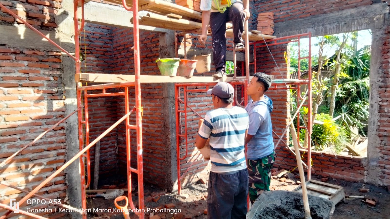 Pembangunan Mushola Baiturrahim di Dusun Leduk Capai 50 Persen, Satgas TMMD Ke-128 Kebut Pemasangan Kawat Beton