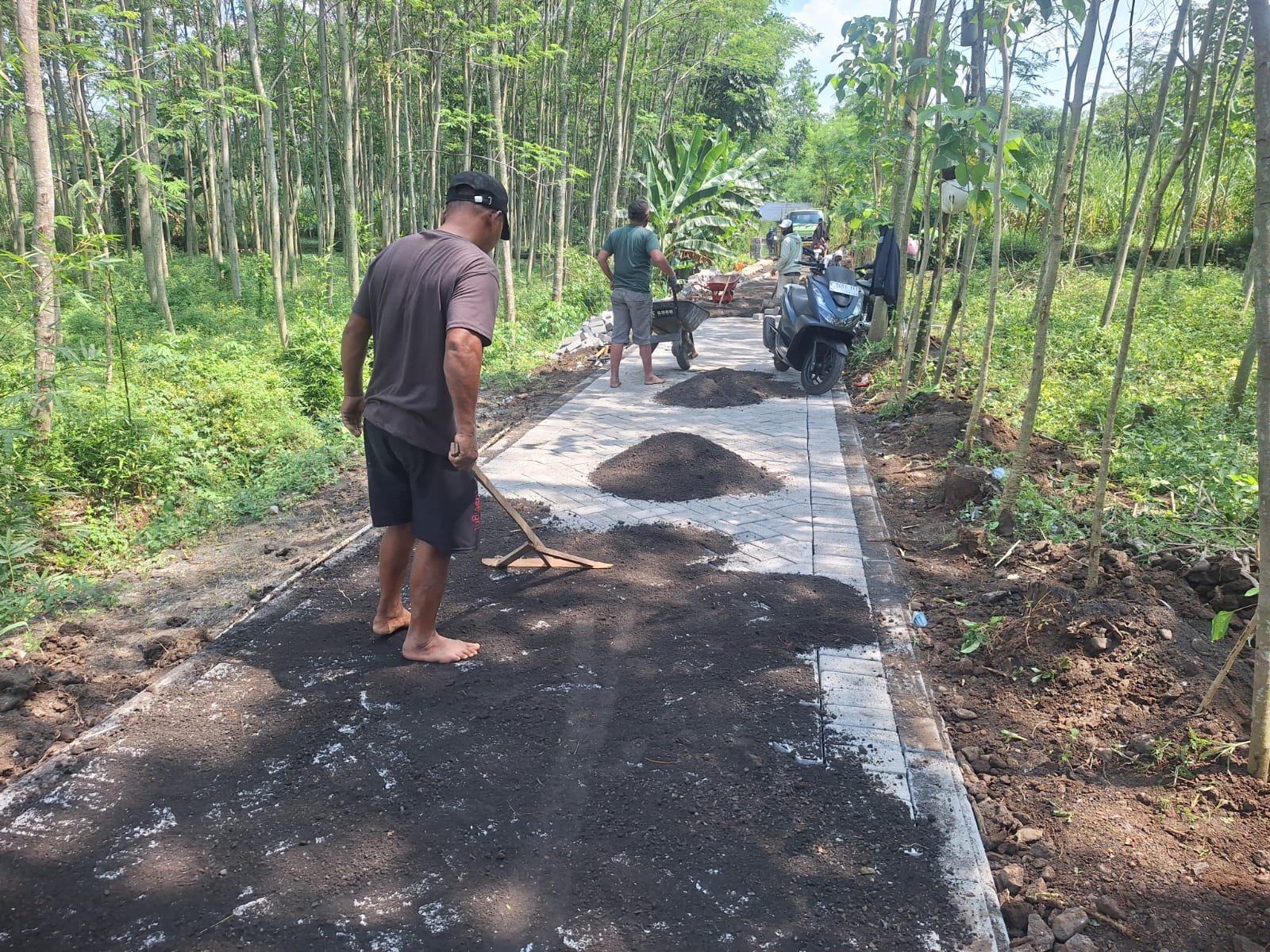 Satgas Sukses Rampungkan Pavingisasi 600 Meter, Akses Warga Desa Brabe Lebih Lancar