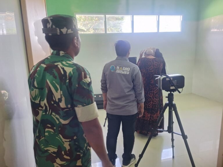 Skiring Mata Digital dan Pemberian Kacamata Dukung TMMD Ke-128 Kodim 0820/Probolinggo.
